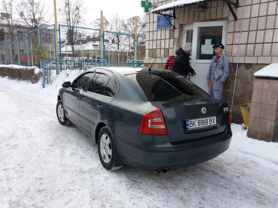 Підлокітник, ну куди ж без нього))) 4