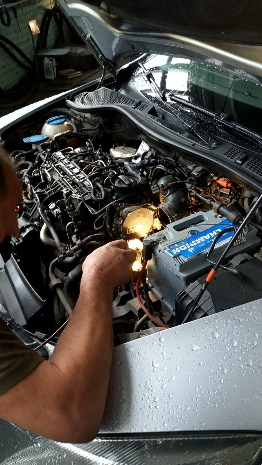 Заміна головного циліндра зчеплення VW 1K0721388AB 3
