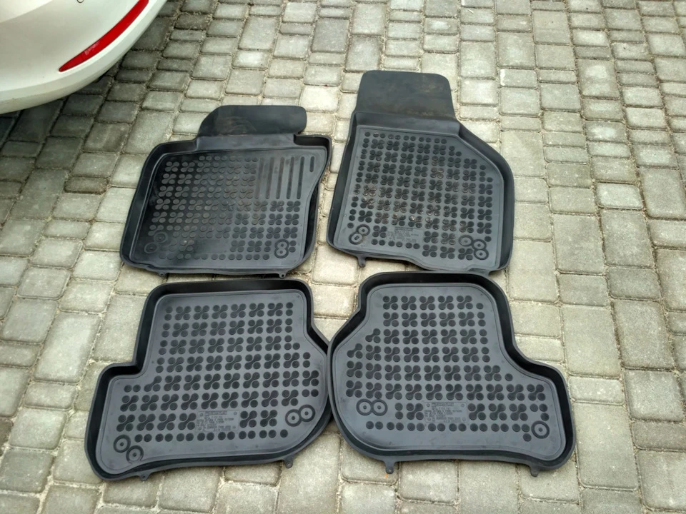 Купиви килимки в машину