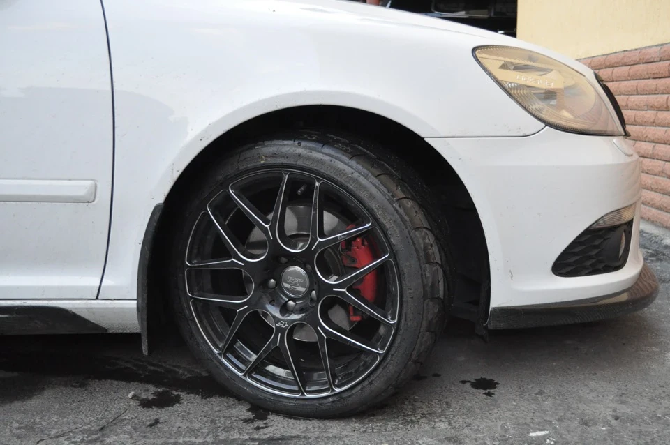 Yokohama Parada Spec-2 PA01