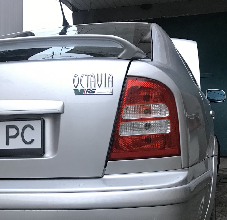Шильдик на кришку багажника vRS 1