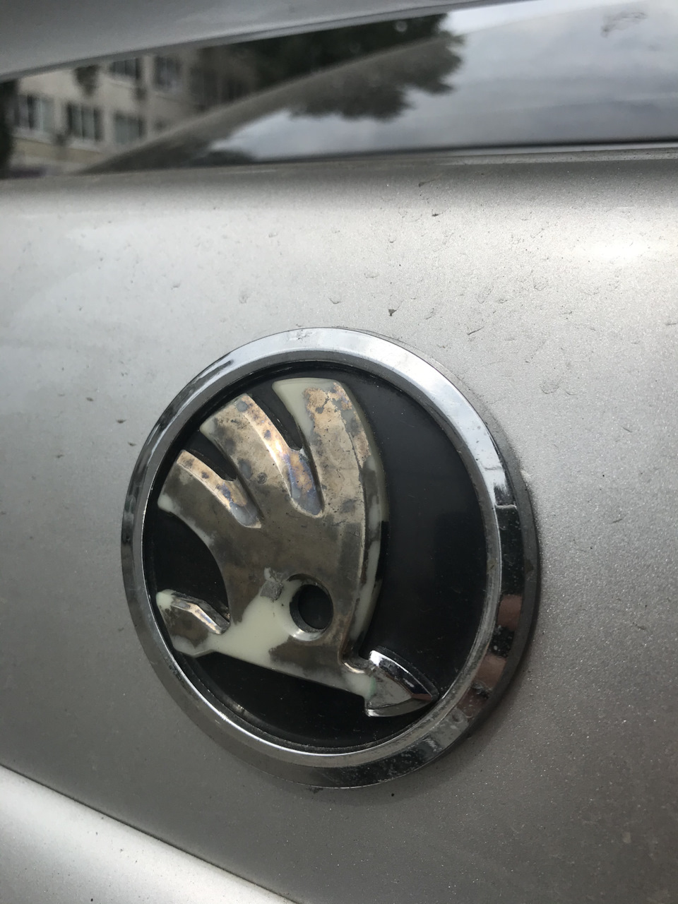 Заміна заднього шильдика Škoda 2