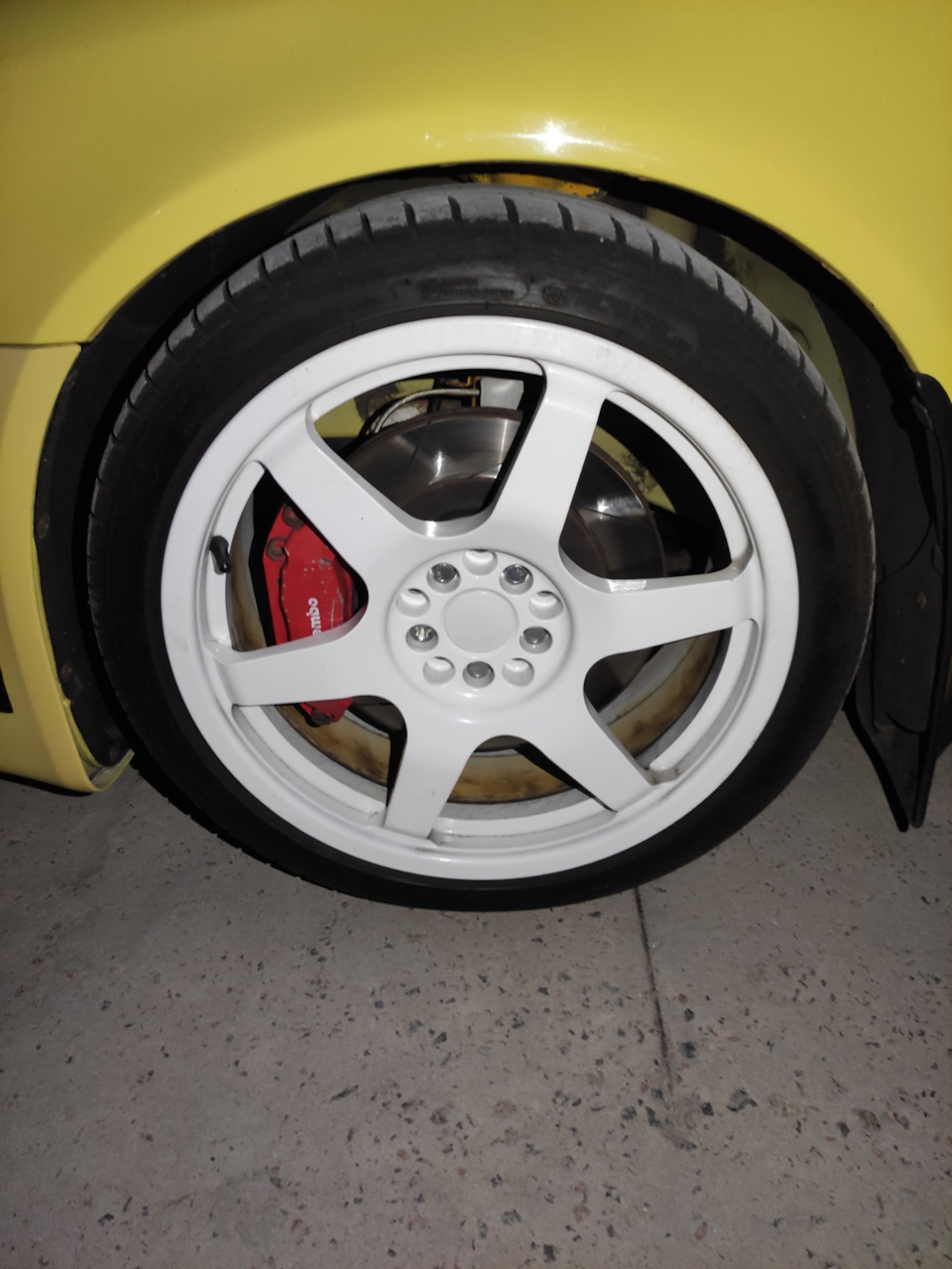 Не витримав, купив і взув Michelin pilot sport 4 на 18ки 2