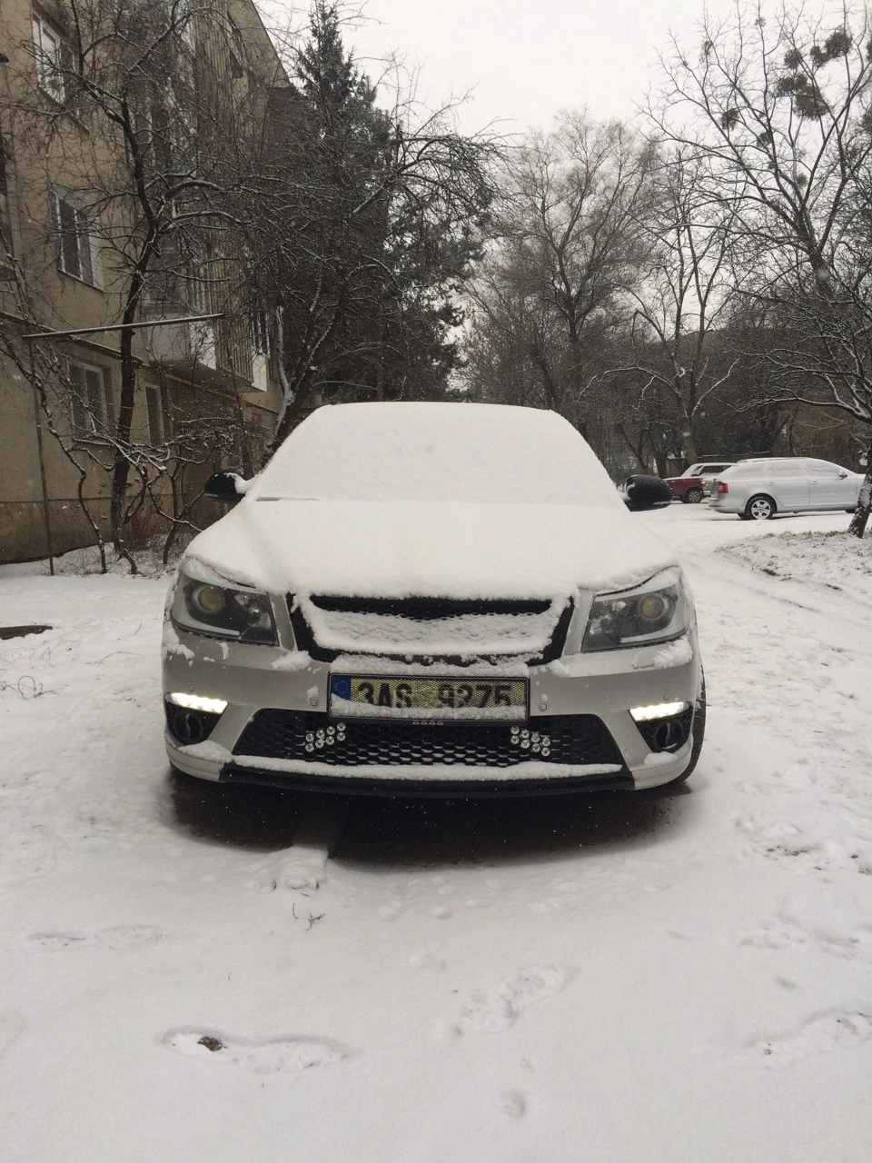 Трішки снігу