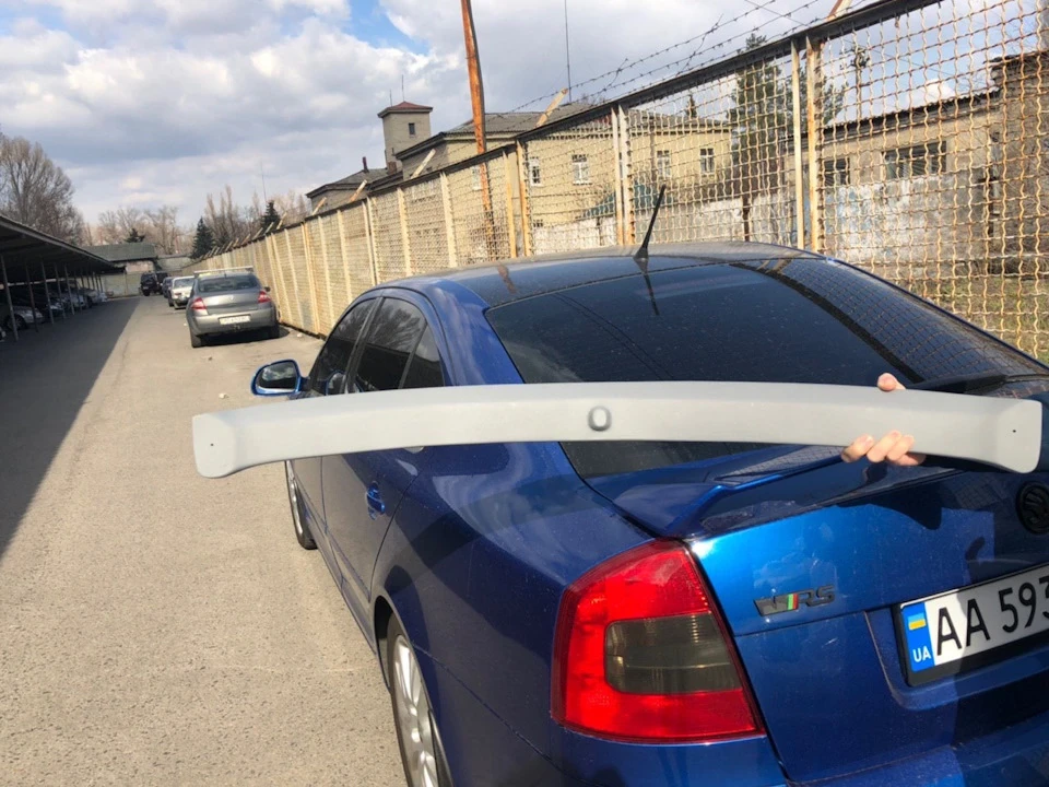 Спойлер на скло 🚘