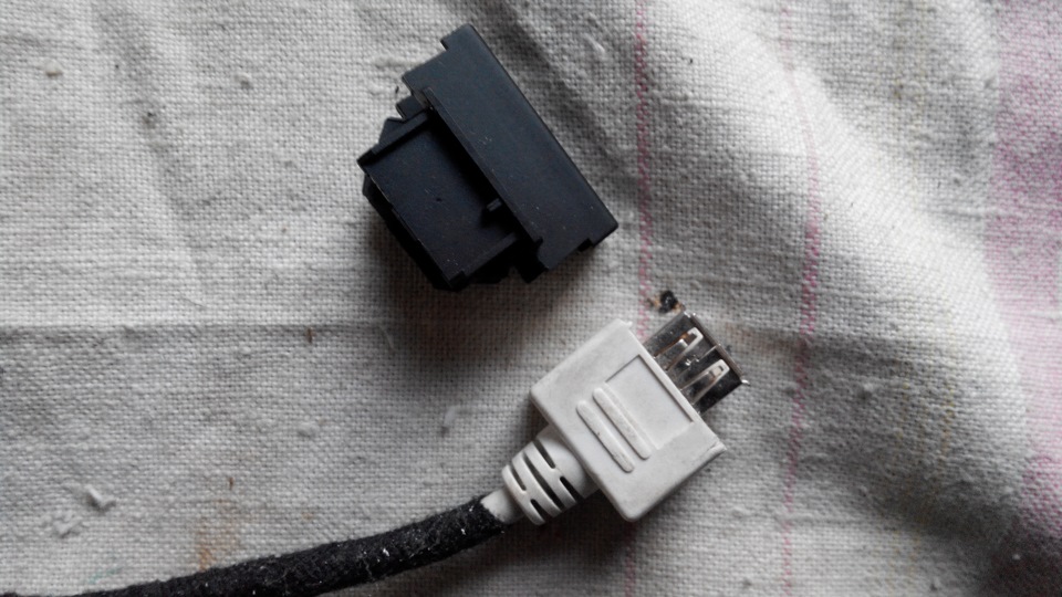 Запилив USB роз'єм замість заглушки 1