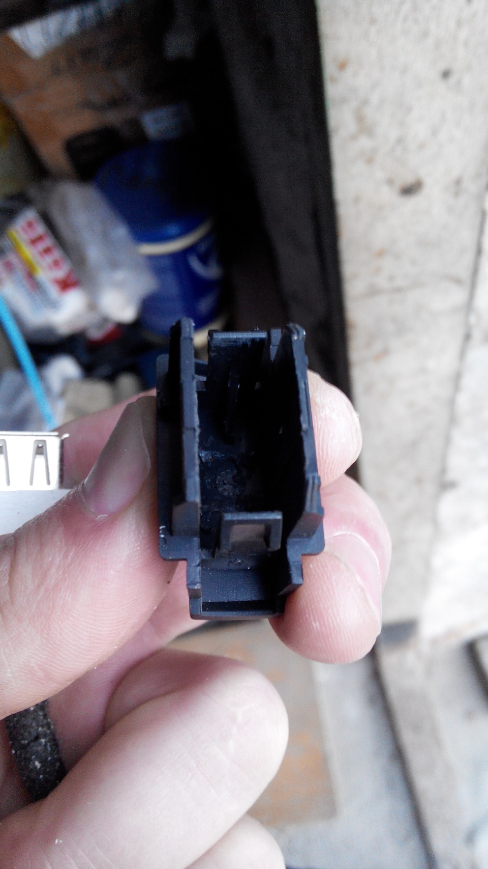 Запилив USB роз'єм замість заглушки 3