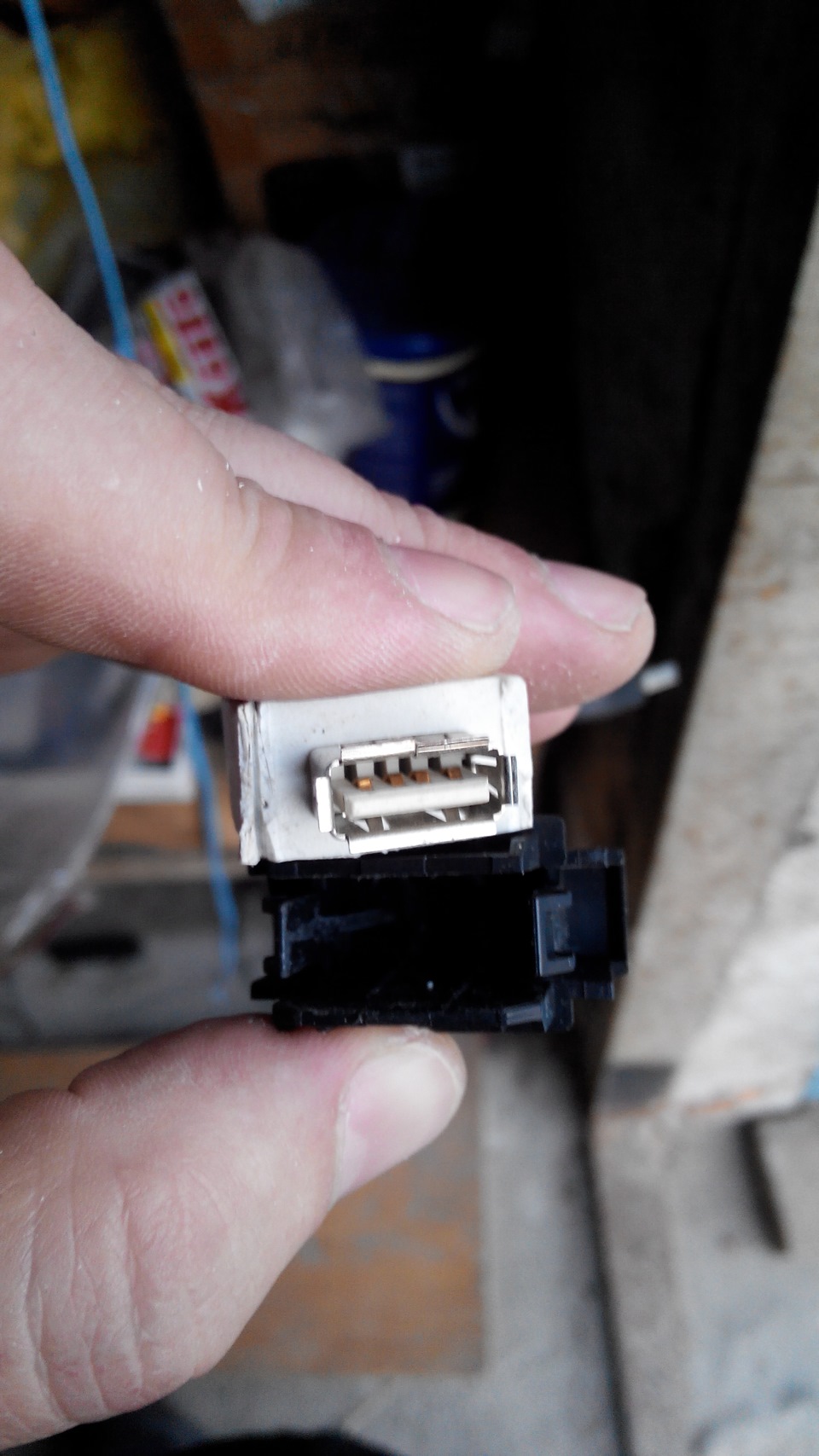 Запилив USB роз'єм замість заглушки 4