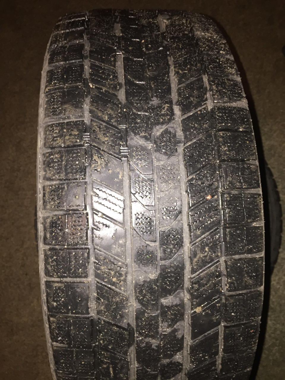 Продам гуму 205 50 r17 зима 1