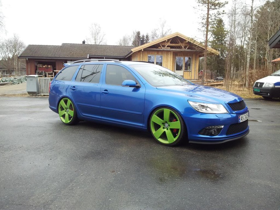 ШУКАЮ ГУМУ 215/35 або 225/30 R20 2