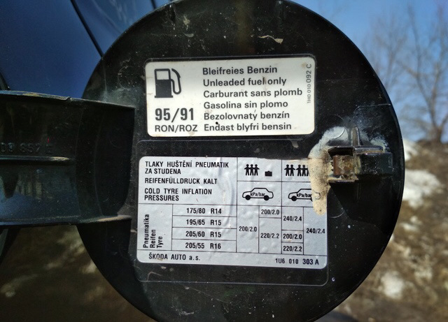 Який тиск качає 225/45/17? 2