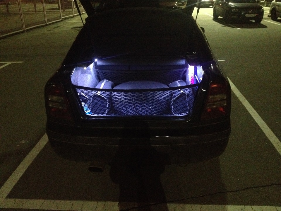 Підсвічування багажника та салону 1