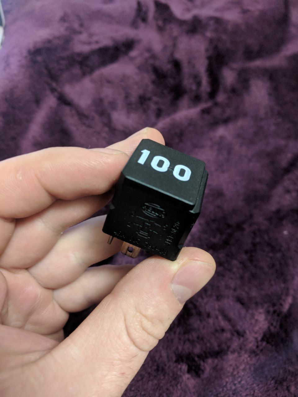дзижчить реле 100 1