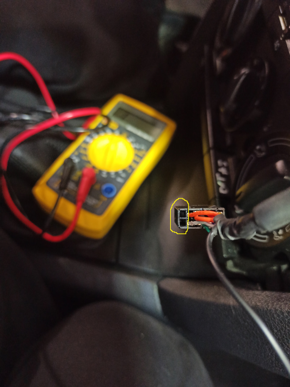 Імпульсне зарядне & USB AUX адаптер Skoda :-((( 5