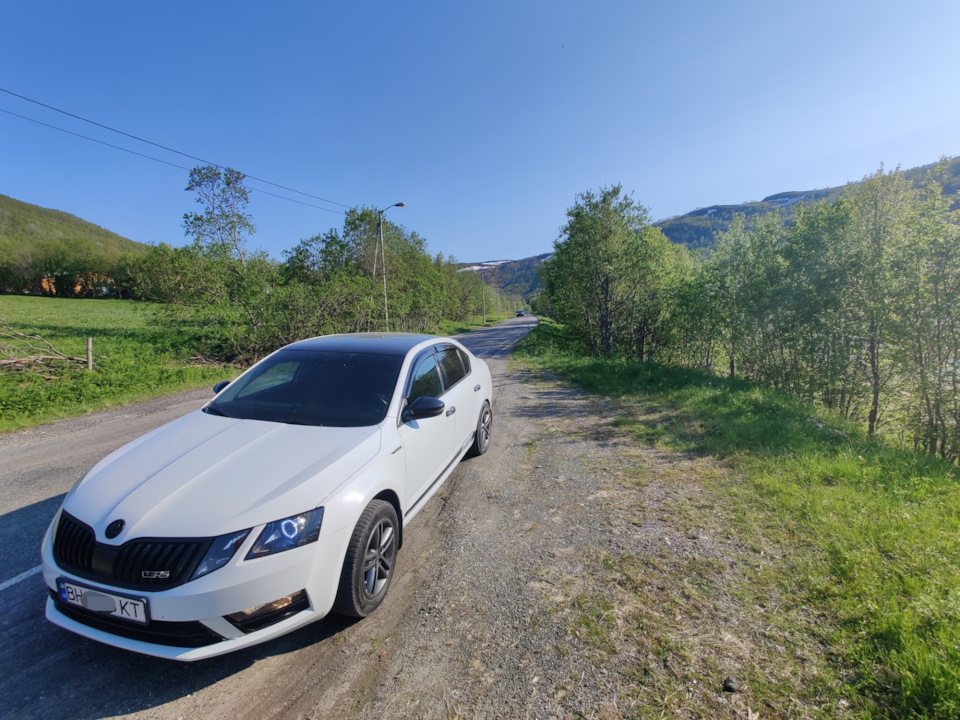 Octavia A7 1.6 mpi RS) побита градом і з розбитим лобашем 3