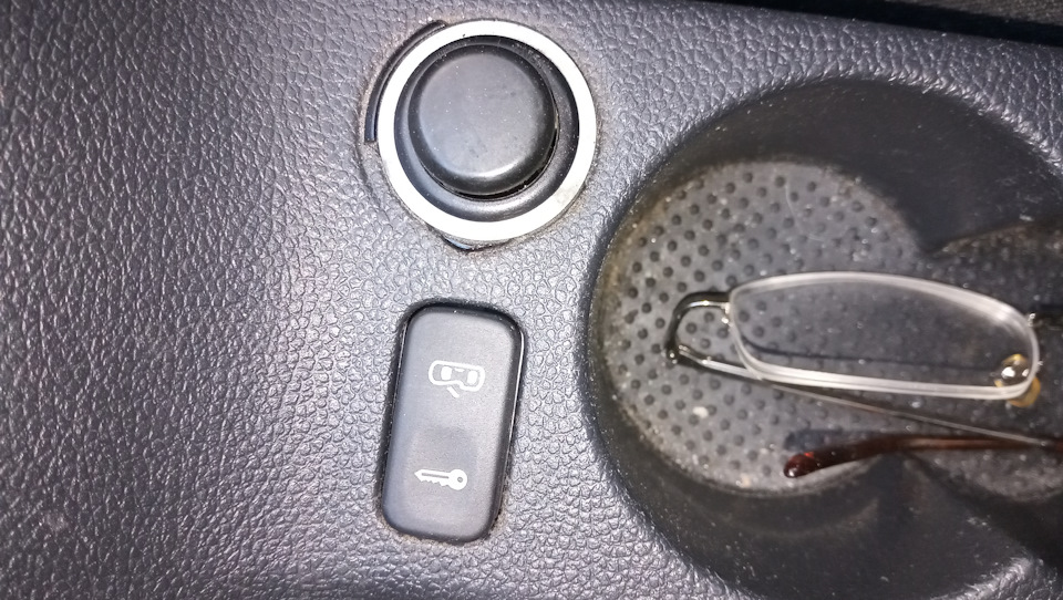 Заміна кнопки центрального замку skoda octavia a5 4