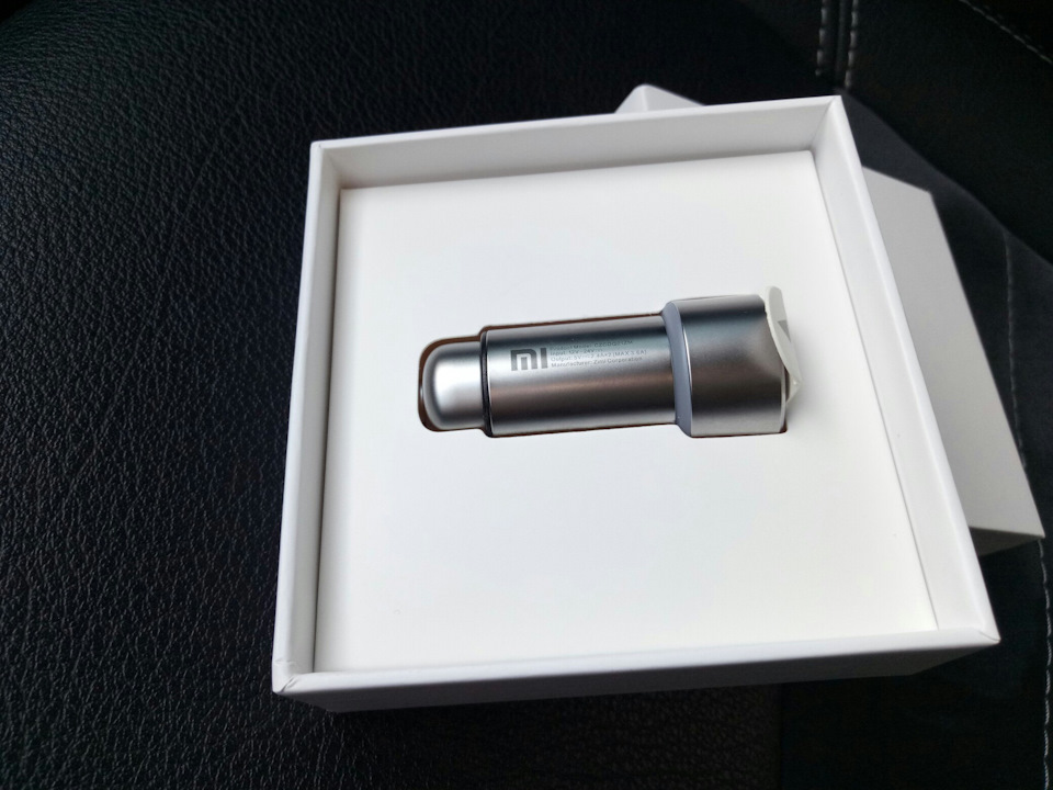 Автомобільне зарядне Xiaomi 2
