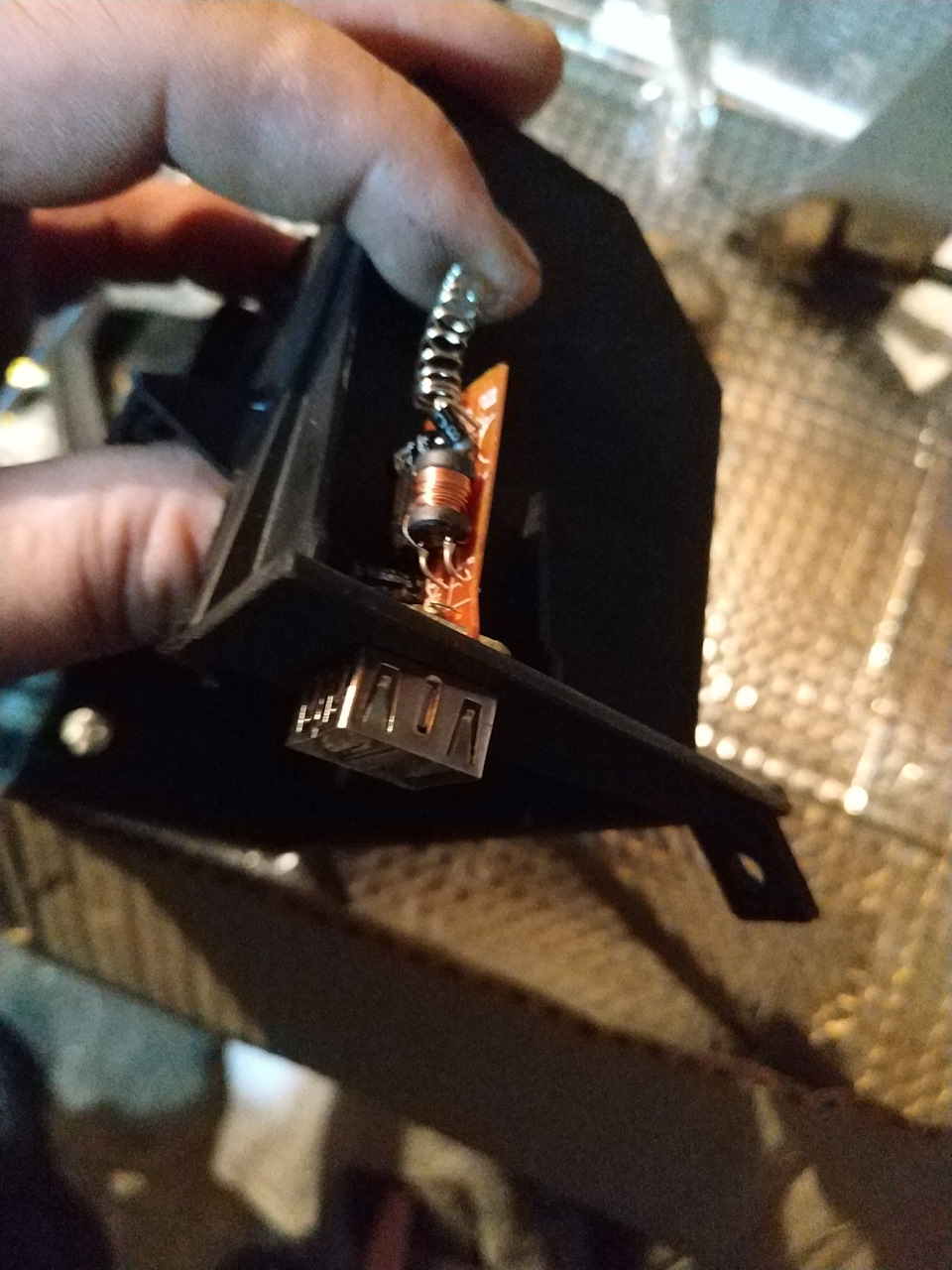 Інстал usb зарядки в пепельницю 5