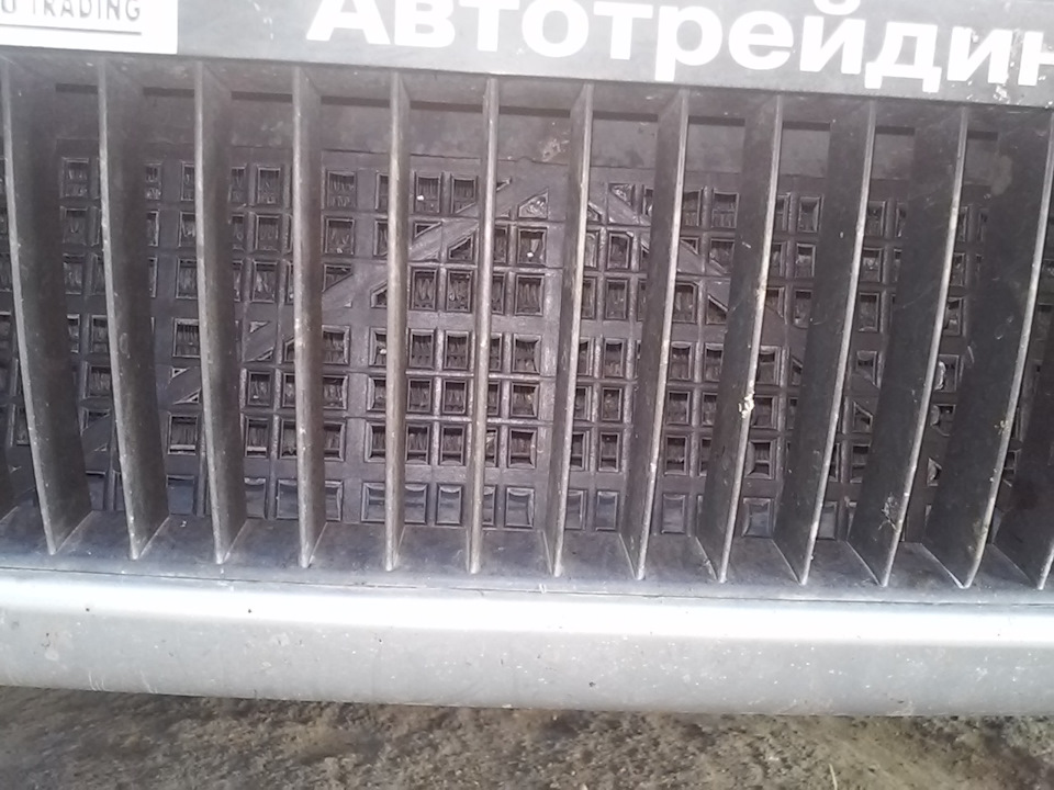 Грати радіатора 3