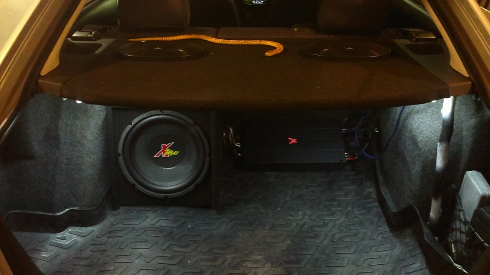 Установка сабвуфера Helix X-MAX 300 Passive + посилок Helix Xmax 5.2 4