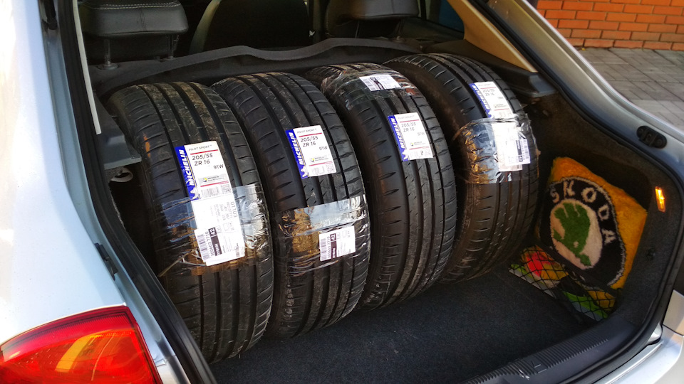 Michelin Pilot Sport 4 на заміну старим Goodyear EfficientGrip 1