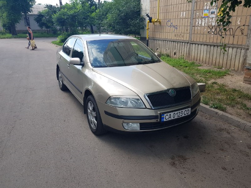Наклеїв вії і замінив губу 2