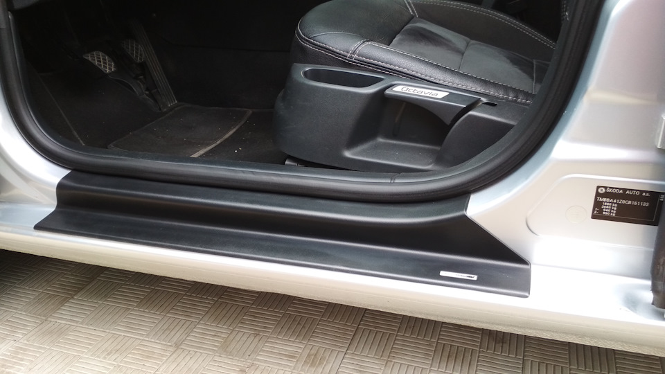 Пластикові накладки на пороги Skoda Octavia A5 1