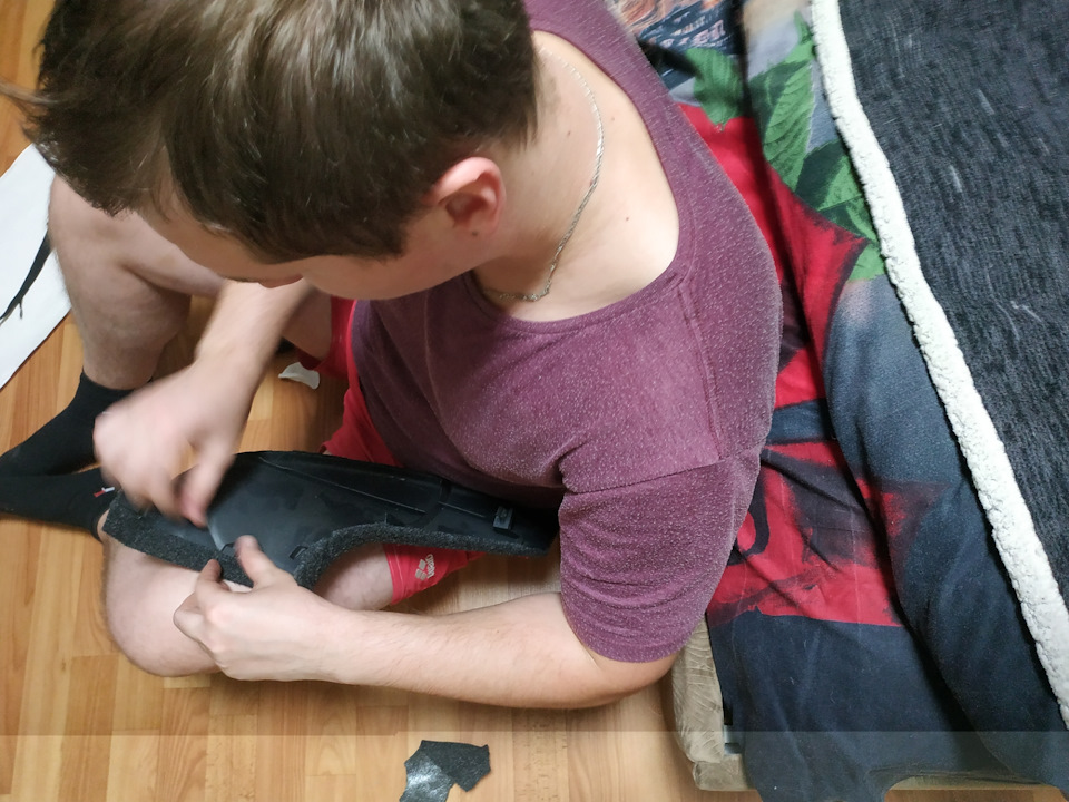Home tuning , або обклеювання частини пластику багажника карпетом на клейовій основі - Шумоff 5