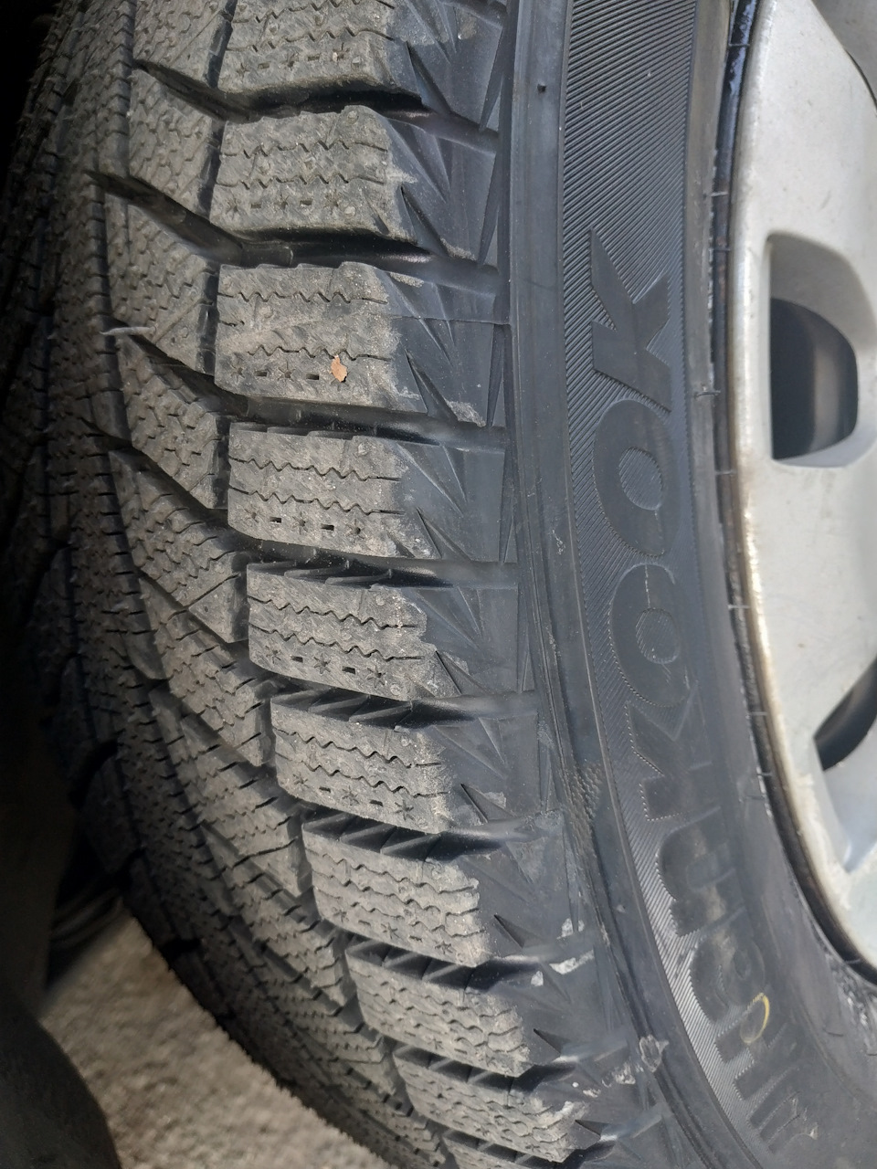 Настала зима Hankook Час! Шини Hankook Winter i*Cept iZ2 W616 1