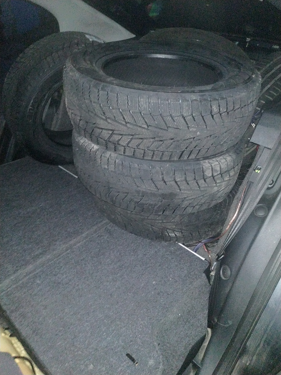 Настала зима Hankook Час! Шини Hankook Winter i*Cept iZ2 W616 3