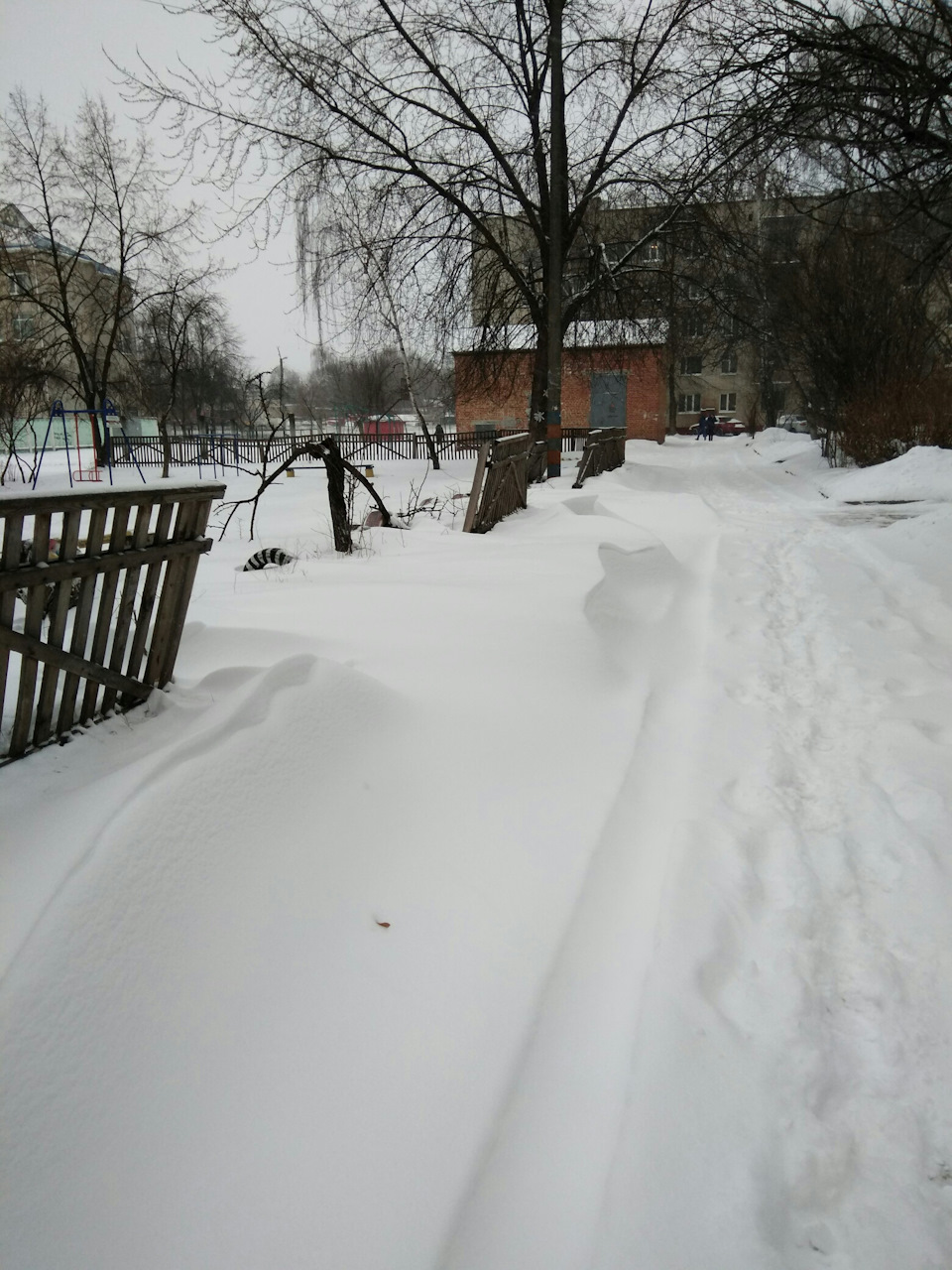 Перше березня, зими Вам у стрічку, у нас вона не закінчується 4