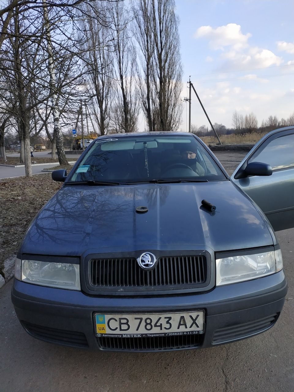 Заміна старіння. Нові емблеми та ковпачки ніпелю. 2
