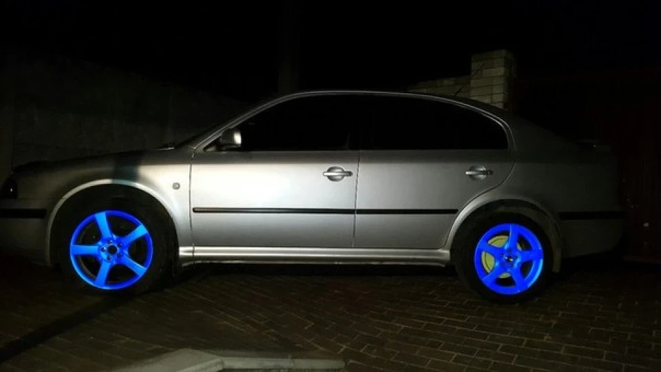 Допоможи вибрати колір диска.