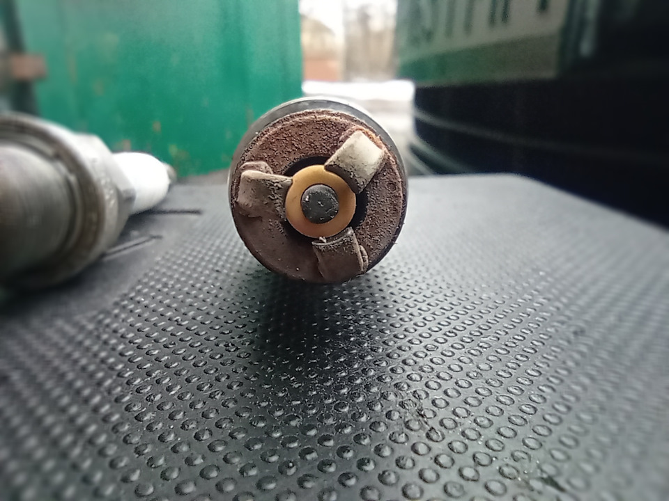 Заміна свічок NGK BKUR6ET-10 5