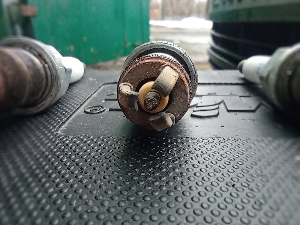 Заміна свічок NGK BKUR6ET-10 3
