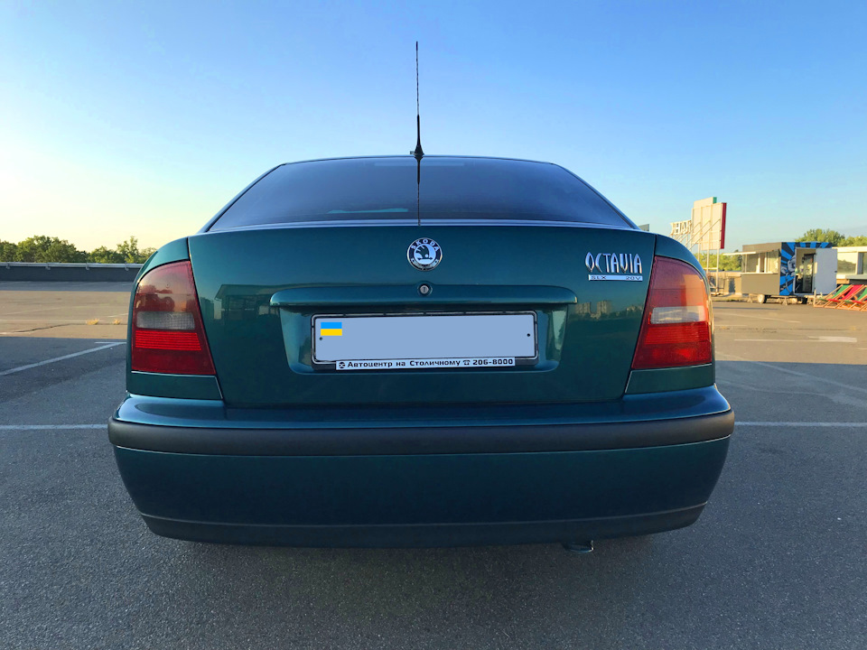 Емблеми 1u0853621 та 1u0853621c 3
