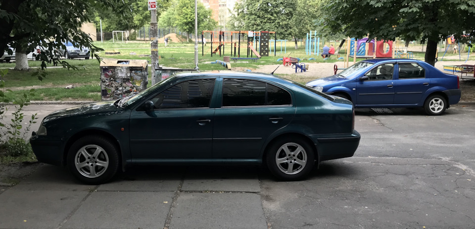І все ж таки в ній щось є 1