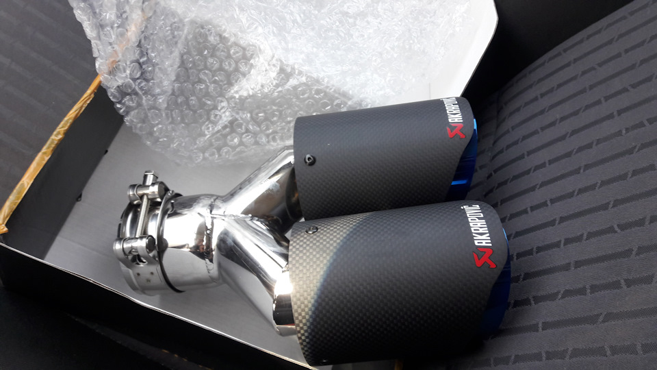Akrapovic mne v zad 1