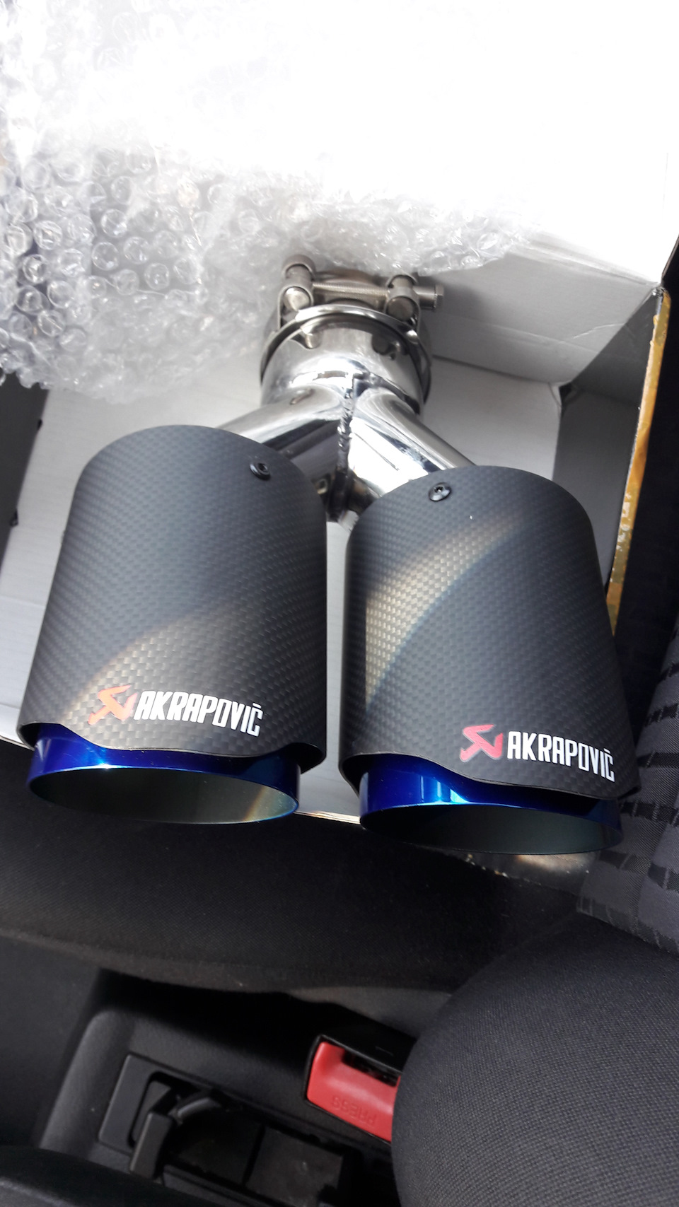 Akrapovic mne v zad 4