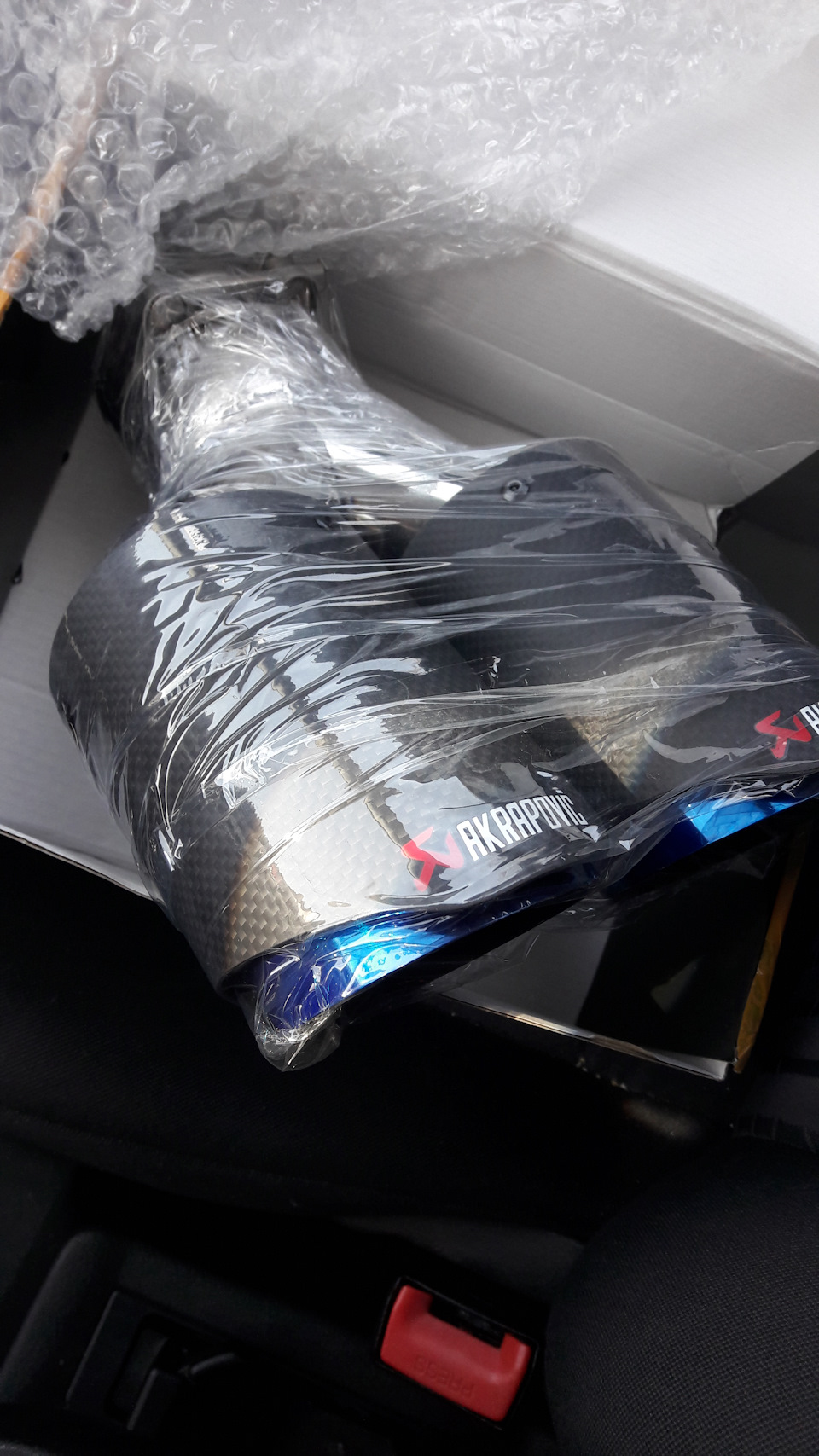 Akrapovic mne v zad 5