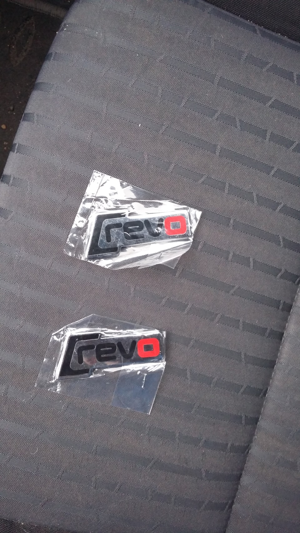 Шильдики REVO 2