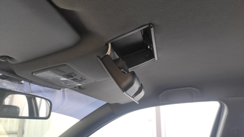 Очечник від А5+плафон заднього ряду від VW Touran 1
