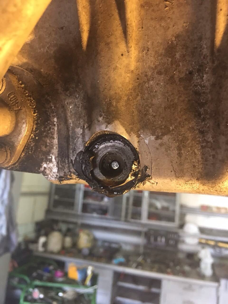 Дріснула масляна пробка картера Greddy neodymium 2