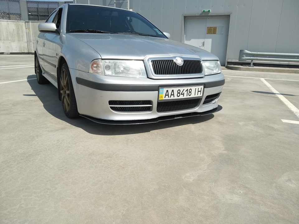 Splitter/ Skoda Tour 1