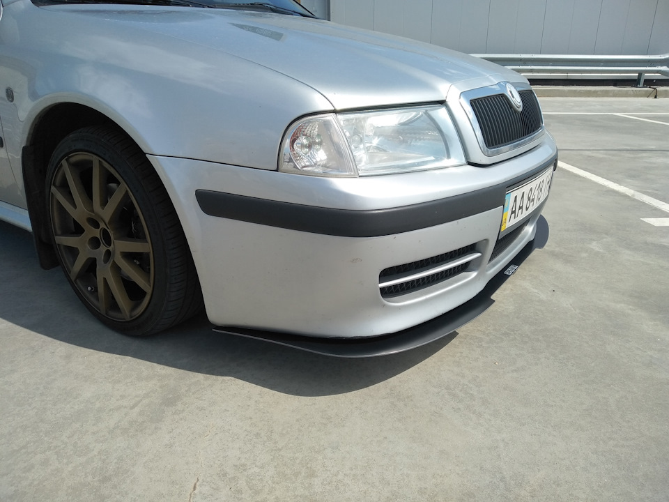 Splitter/ Skoda Tour 3