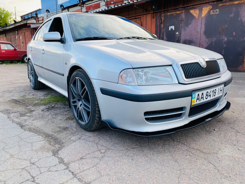 Splitter v2.0/ Skoda Tour 4