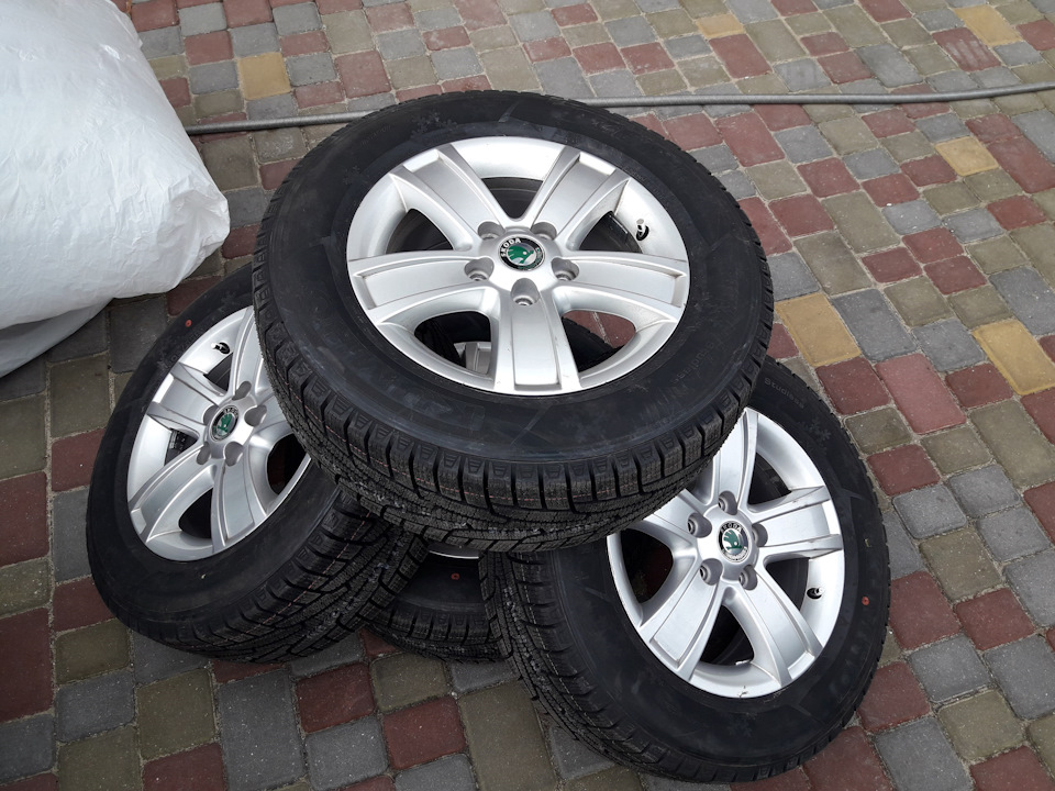 Зима на Kumho I`ZEN KW31 205/65 R15 99R 1