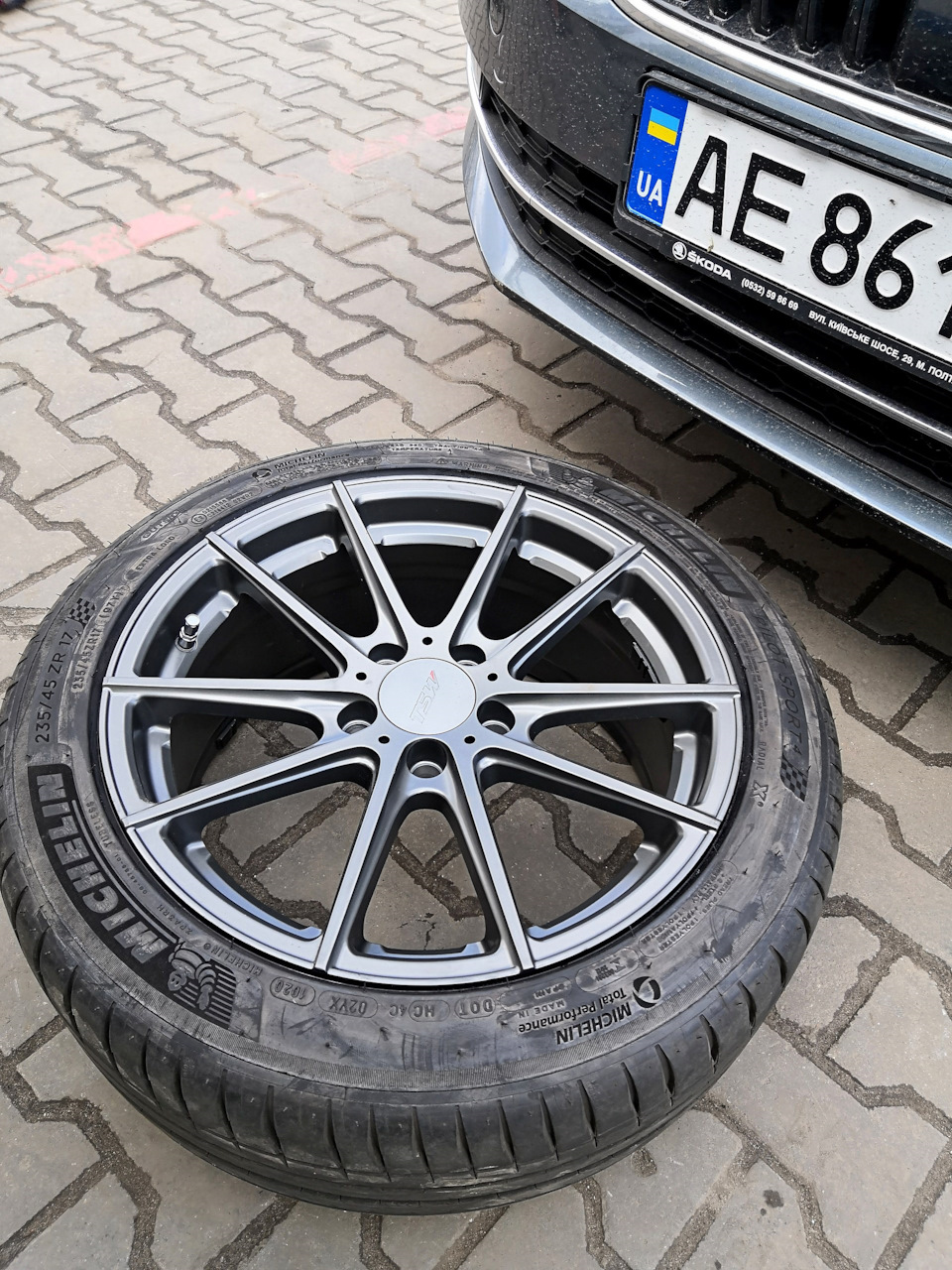 Я на літі нарешті: Michelin PS4 235/45ZR17 на дисках TSW 17x8.0 4