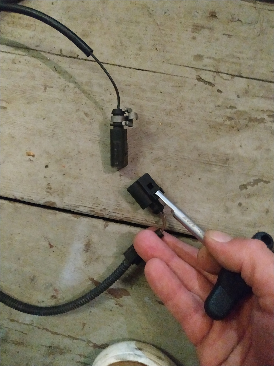 VAG знімач для роз'ємів електропроводки 4