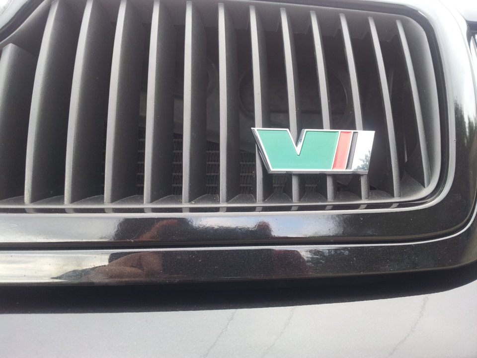 Шильдик vRS передній 4